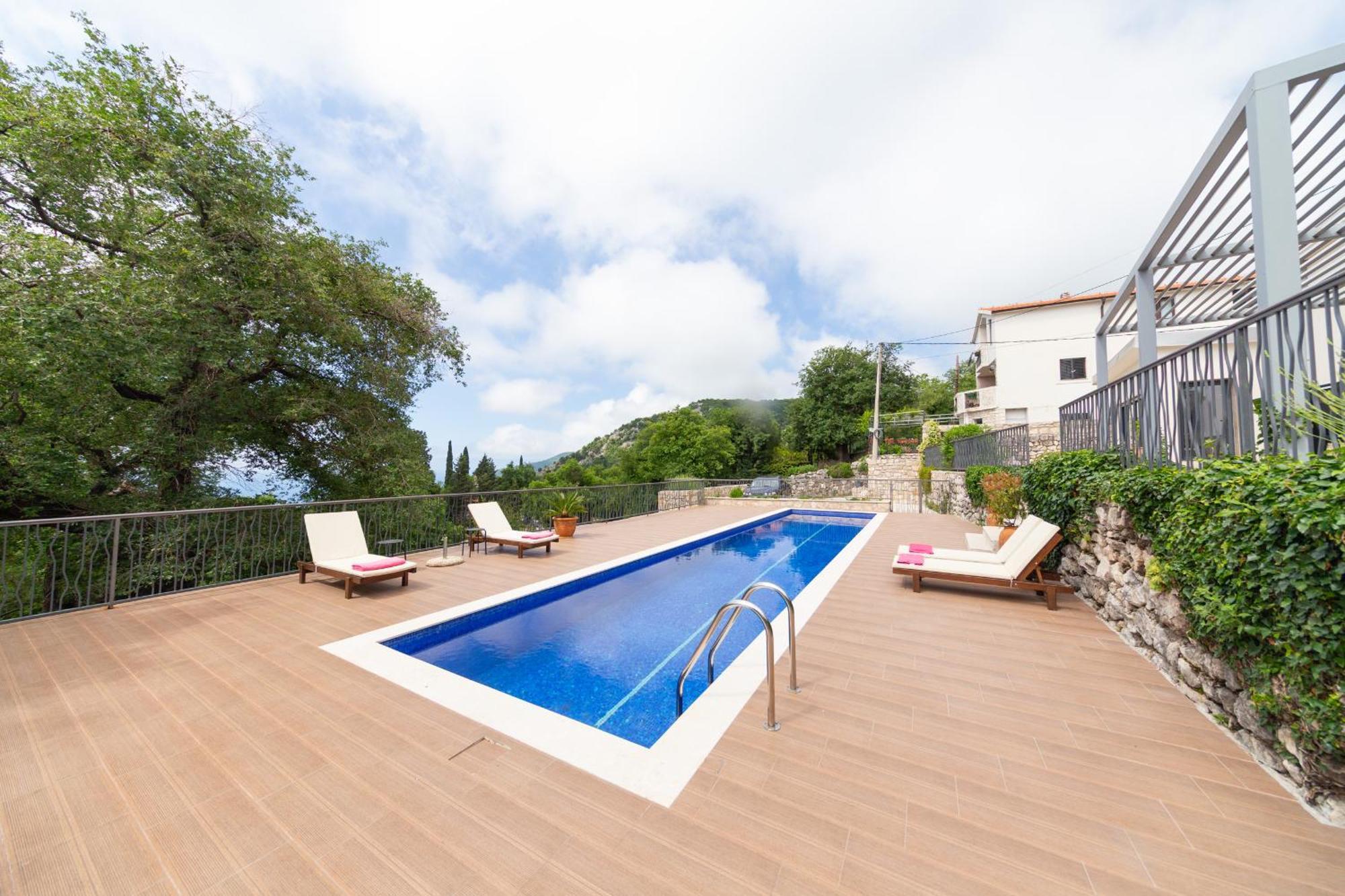 Mattson Villa Budua